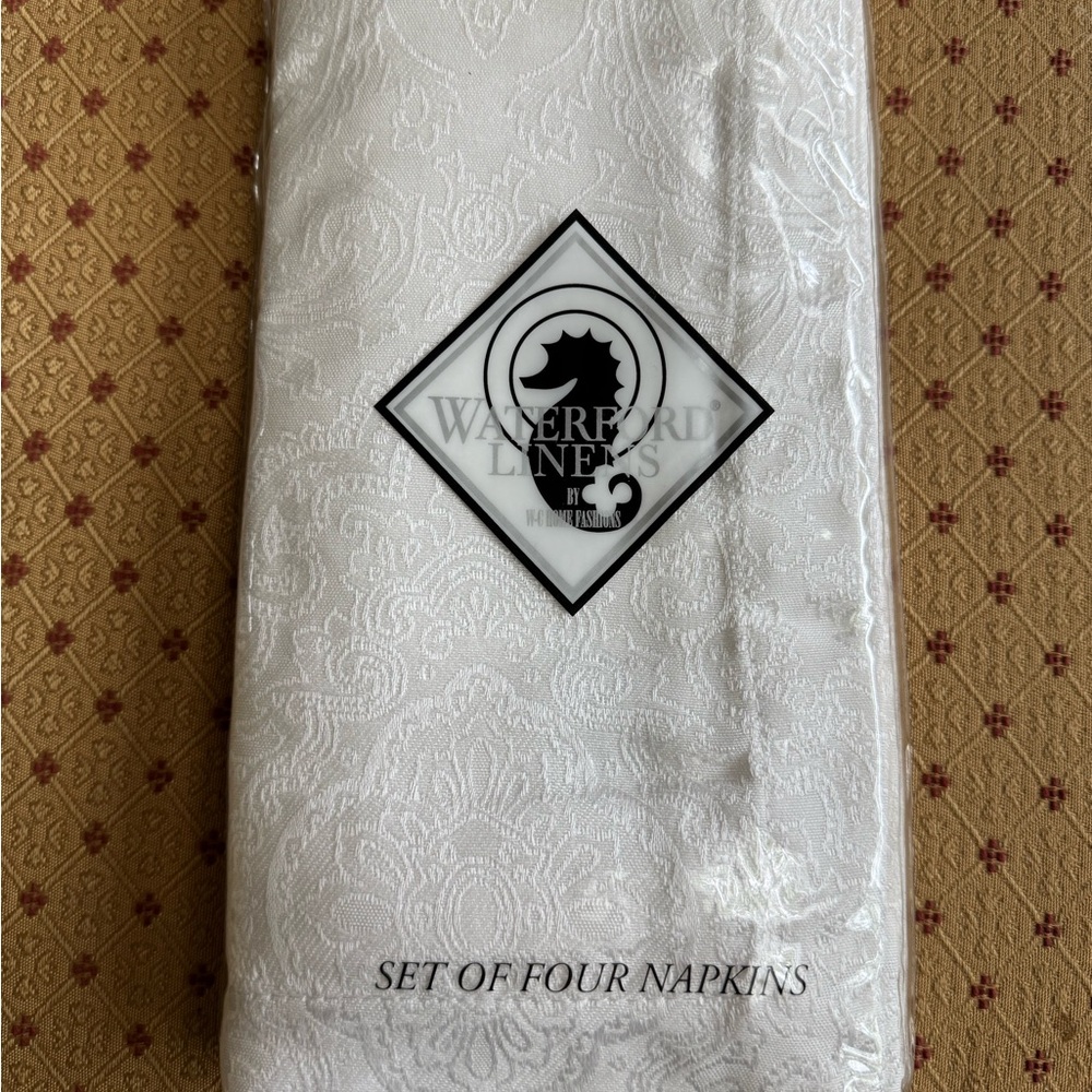 Waterford White Table Linen Napkin Set